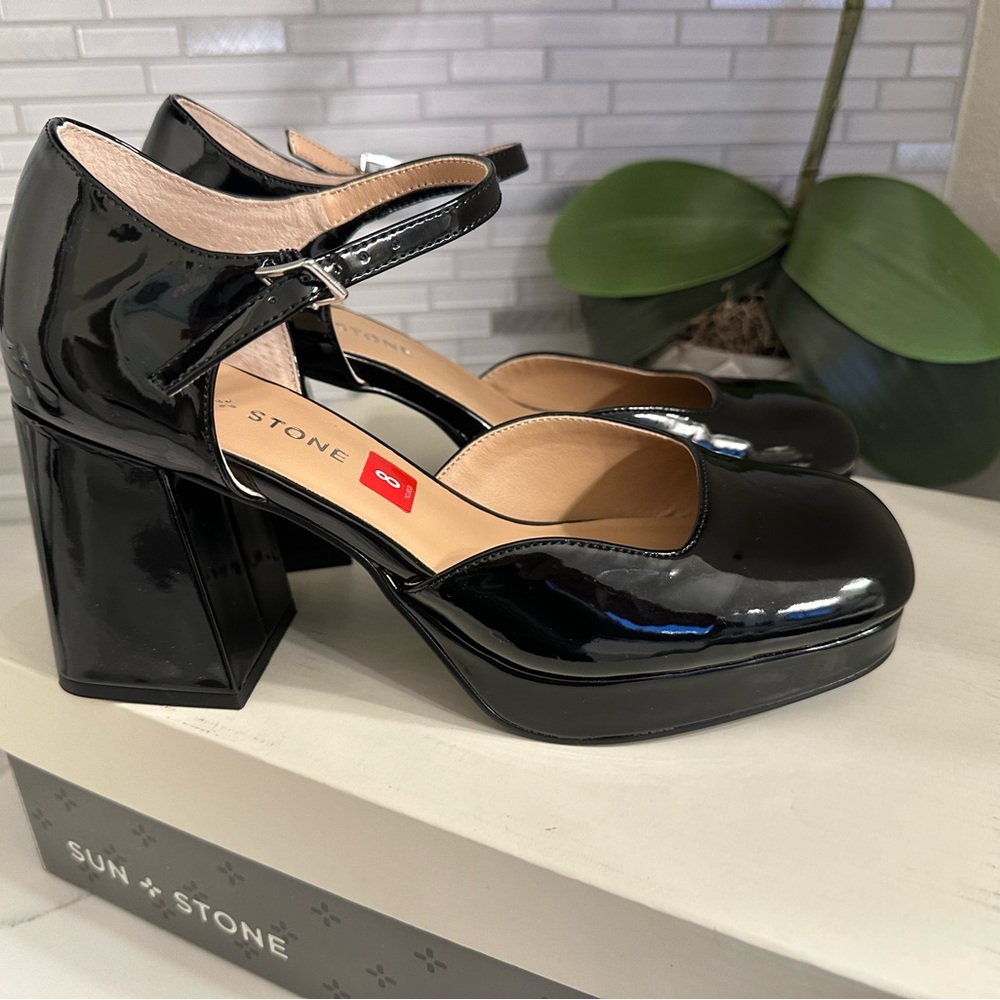 Vienna Two-piece platform pumps